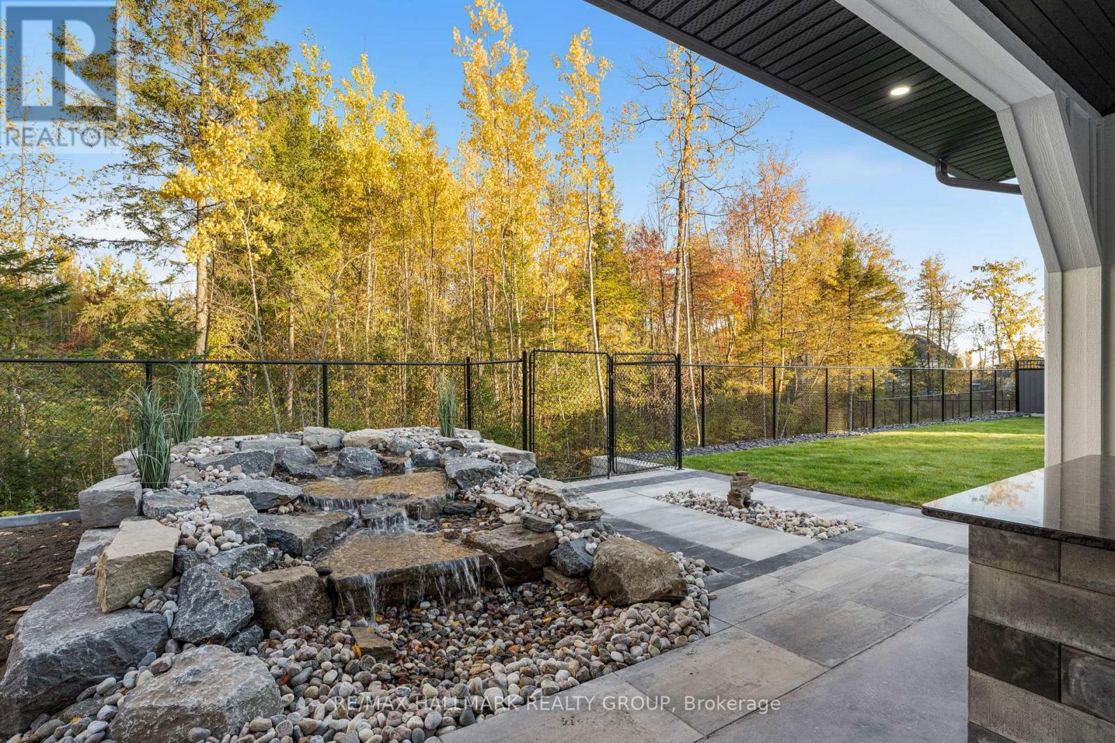 55 De La Seignerie Estates E, Champlain, Ontario  K0B 1K0 - Photo 11 - X12429973