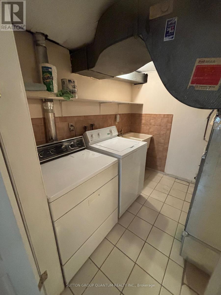 61 Forest Avenue, Mississauga, Ontario  L5G 1L3 - Photo 20 - W12887934