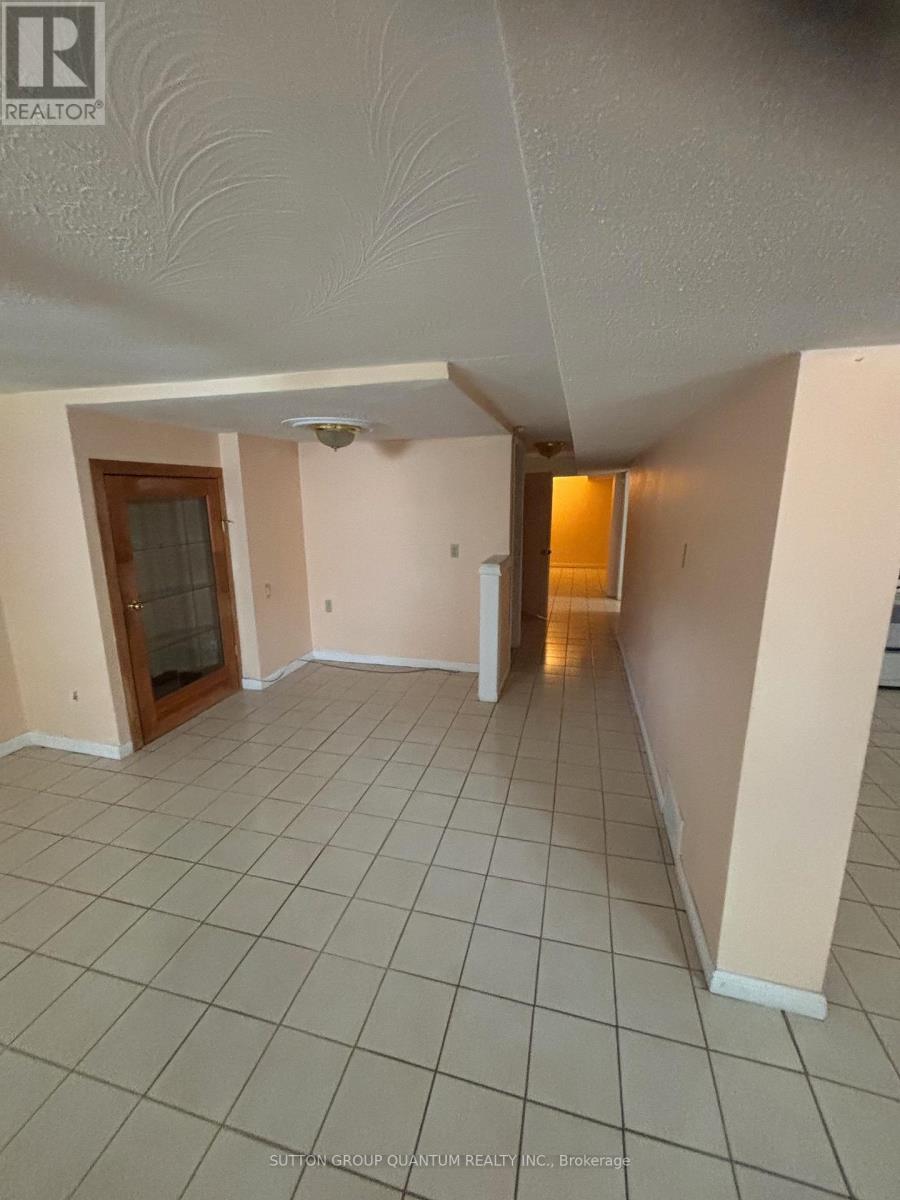 61 Forest Avenue, Mississauga, Ontario  L5G 1L3 - Photo 16 - W12887934