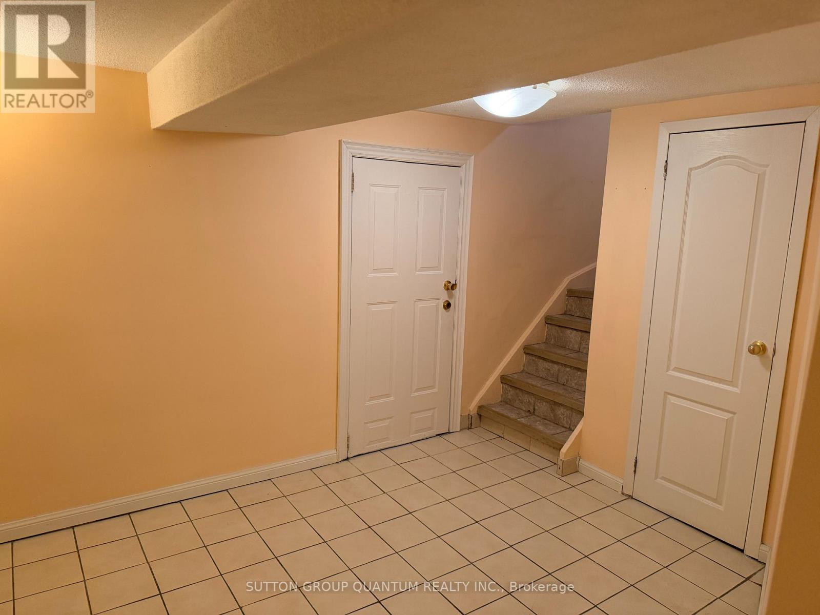 61 Forest Avenue, Mississauga, Ontario  L5G 1L3 - Photo 13 - W12887934