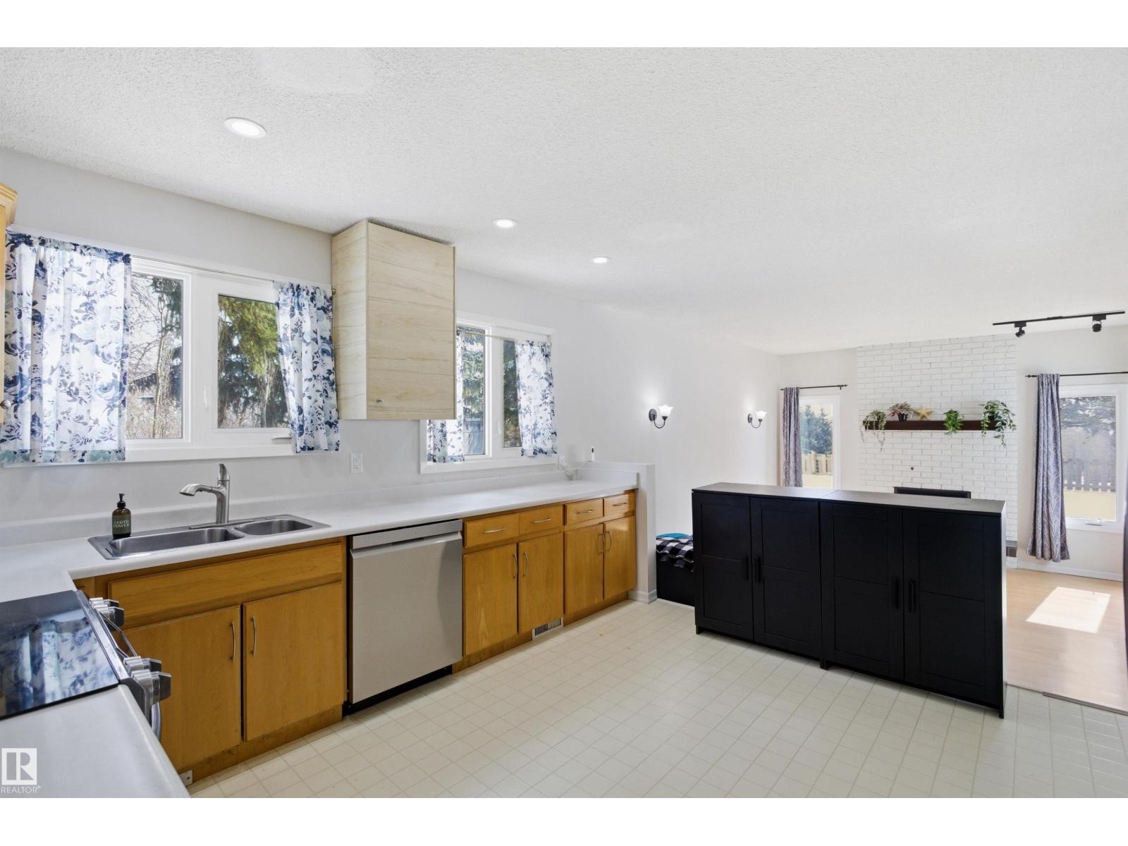 4203 52 Av, Beaumont, Alberta  T4X 1J4 - Photo 11 - E4480004