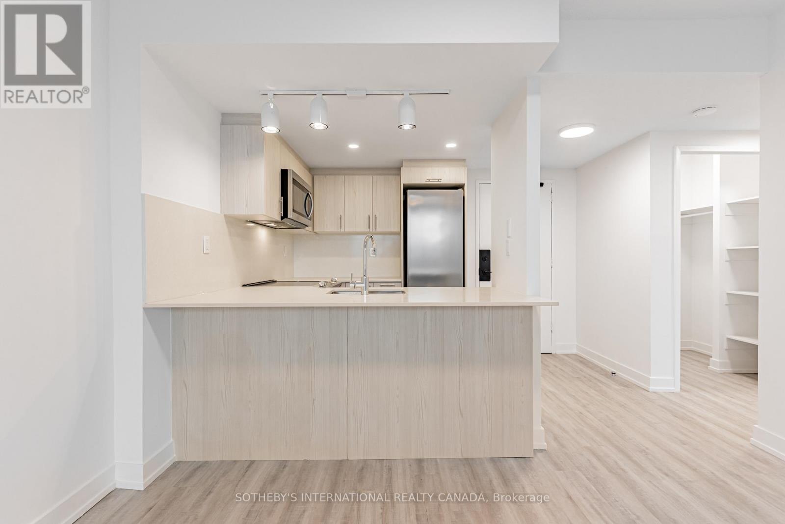 1112 - 191 Sherbourne Street, Toronto, Ontario  M5A 3X1 - Photo 2 - C12944174