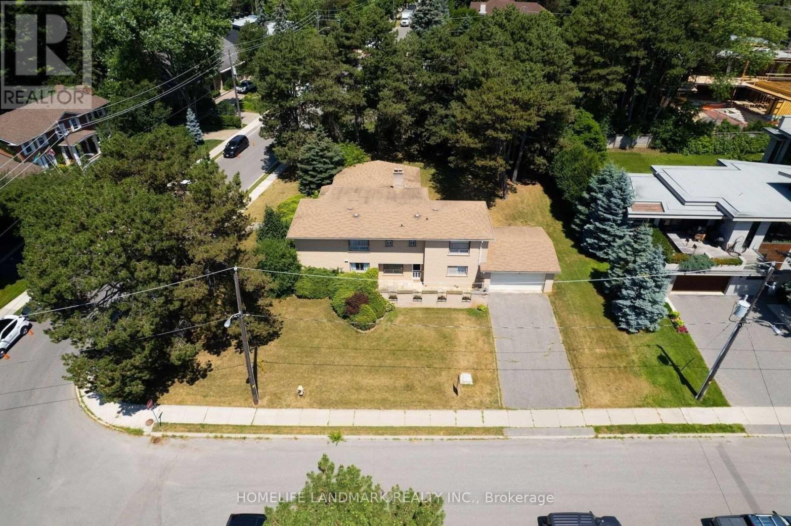 2 Royal Oak Drive, Toronto, Ontario  M3C 2M2 - Photo 2 - C12944198