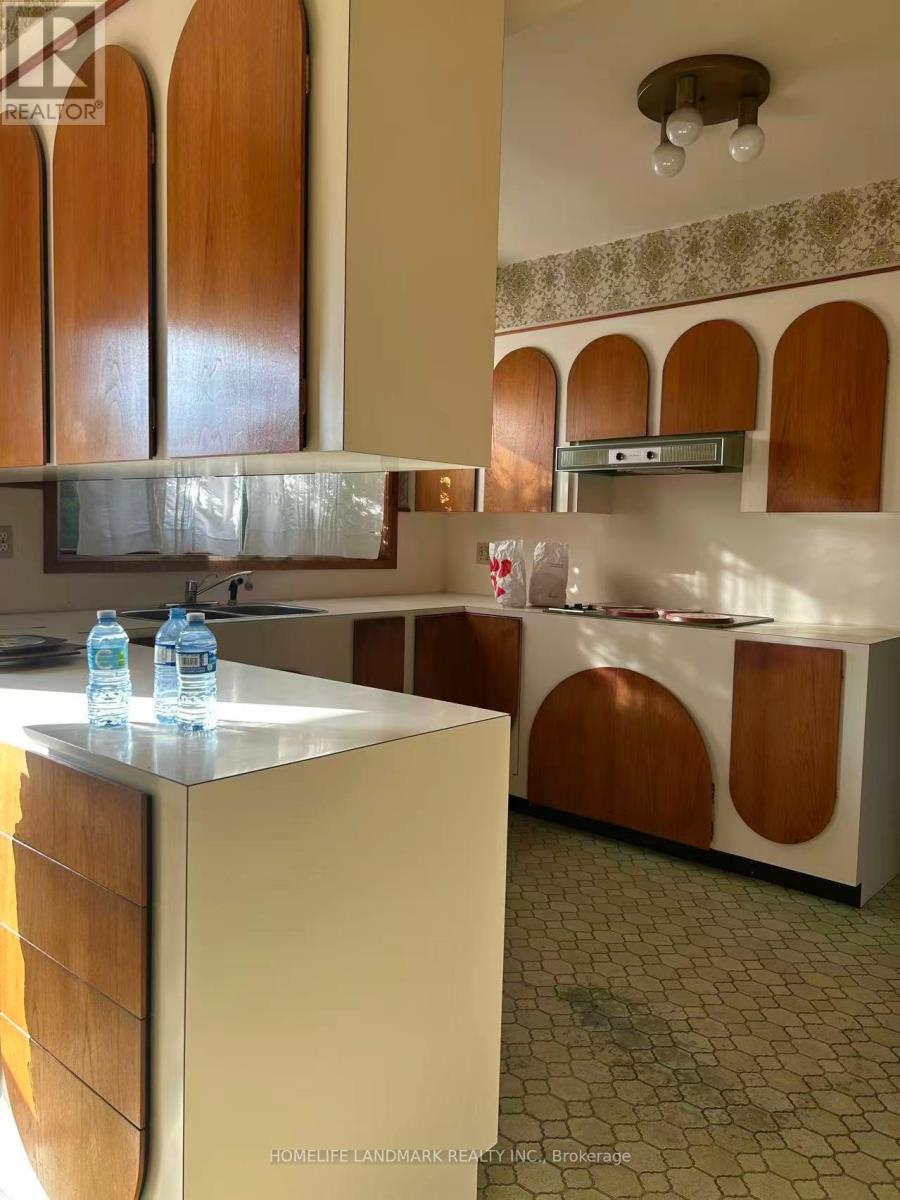 2 Royal Oak Drive, Toronto, Ontario  M3C 2M2 - Photo 3 - C12944198