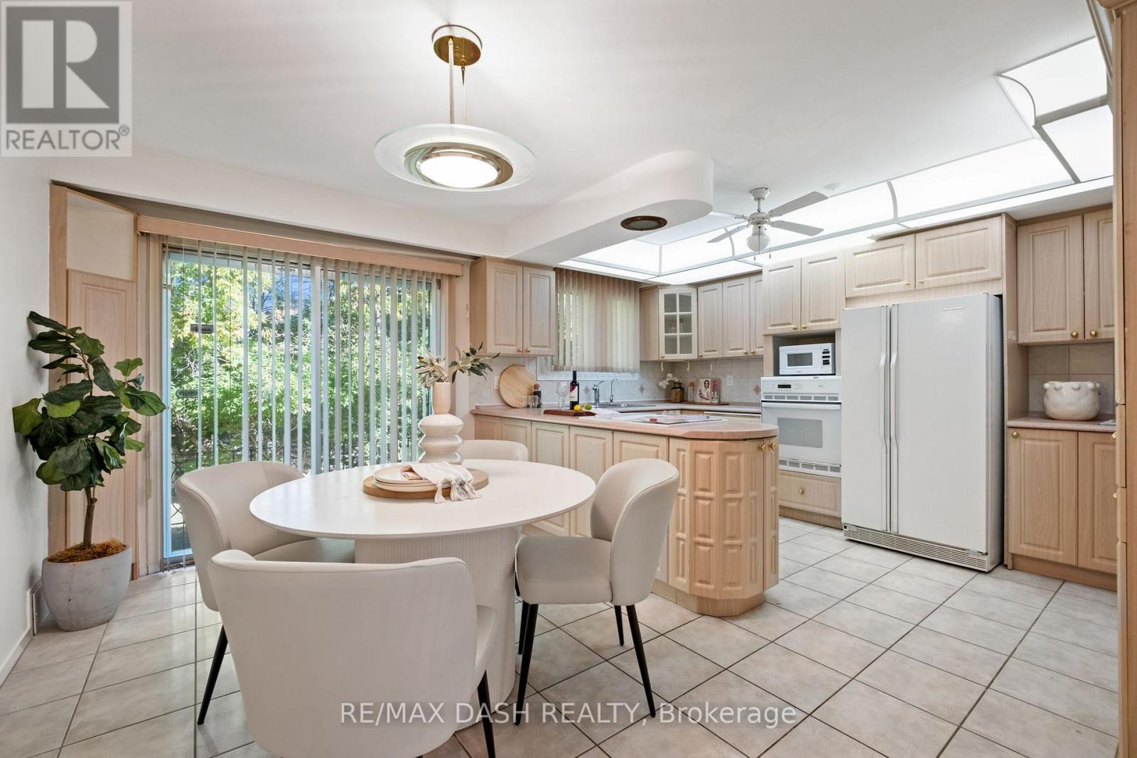 48 Russfax Drive, Toronto, Ontario  M2R 3B1 - Photo 13 - C12944238