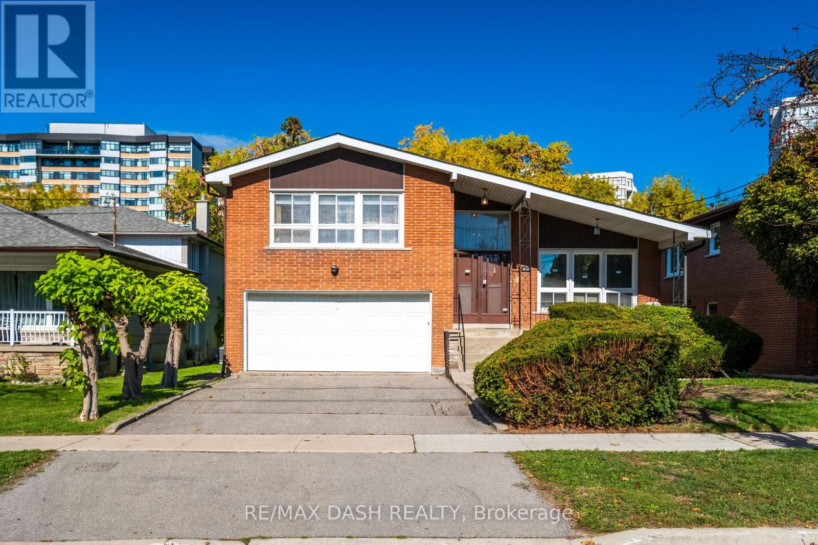 48 Russfax Drive, Toronto, Ontario  M2R 3B1 - Photo 2 - C12944238