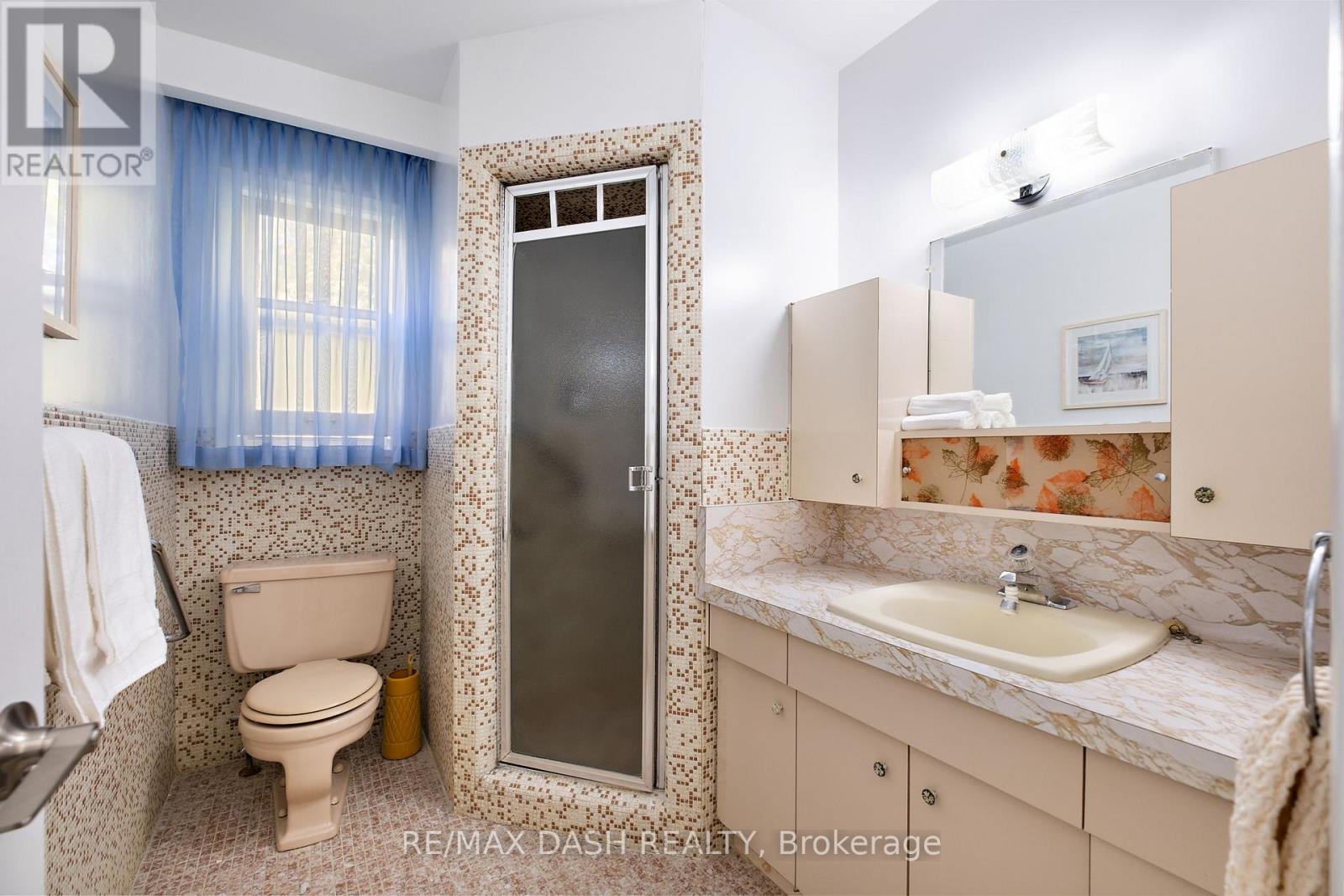 48 Russfax Drive, Toronto, Ontario  M2R 3B1 - Photo 25 - C12944238