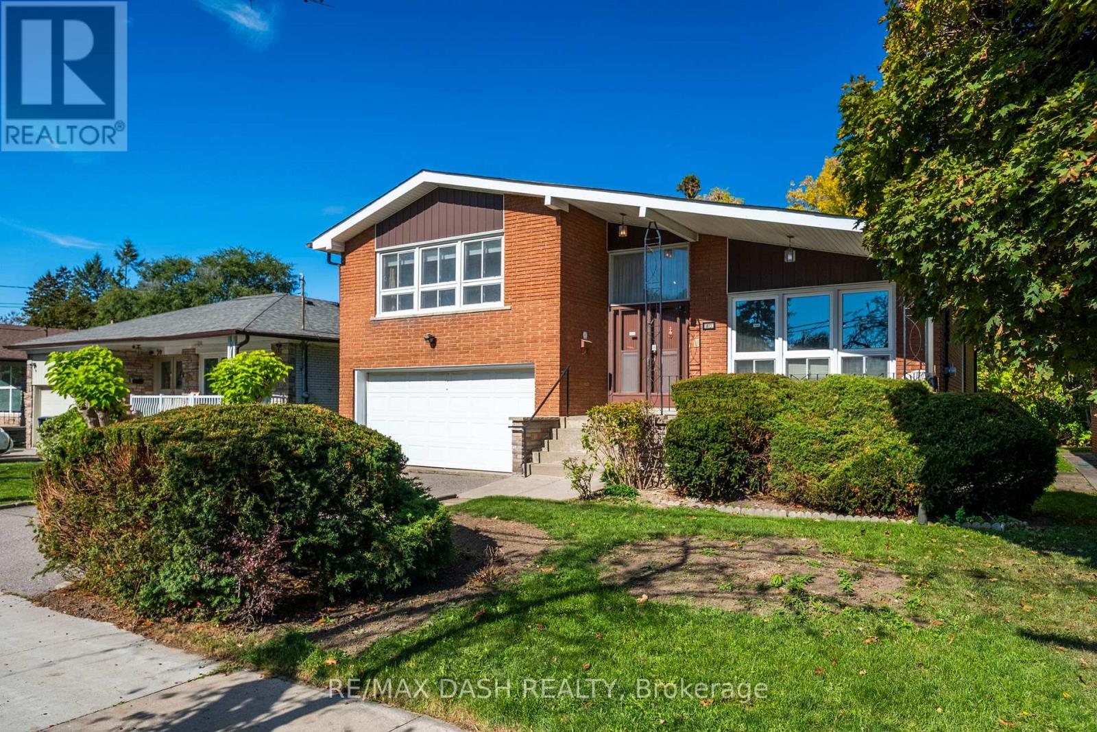 48 Russfax Drive, Toronto, Ontario  M2R 3B1 - Photo 3 - C12944238