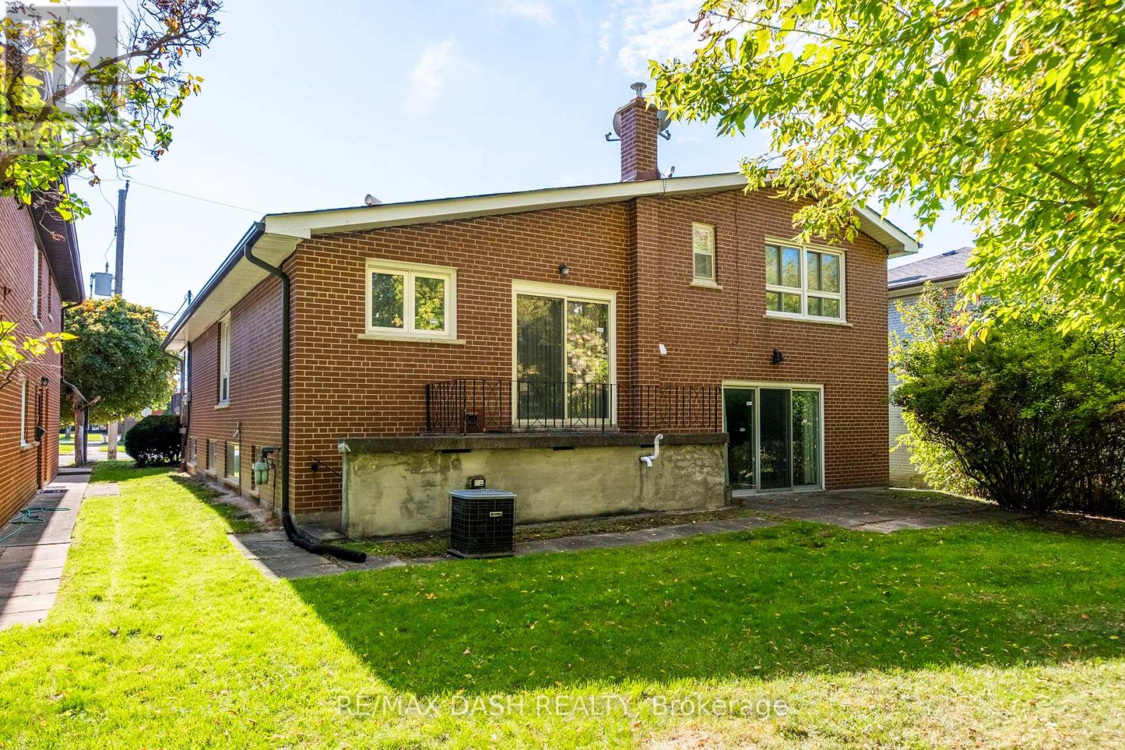 48 Russfax Drive, Toronto, Ontario  M2R 3B1 - Photo 36 - C12944238