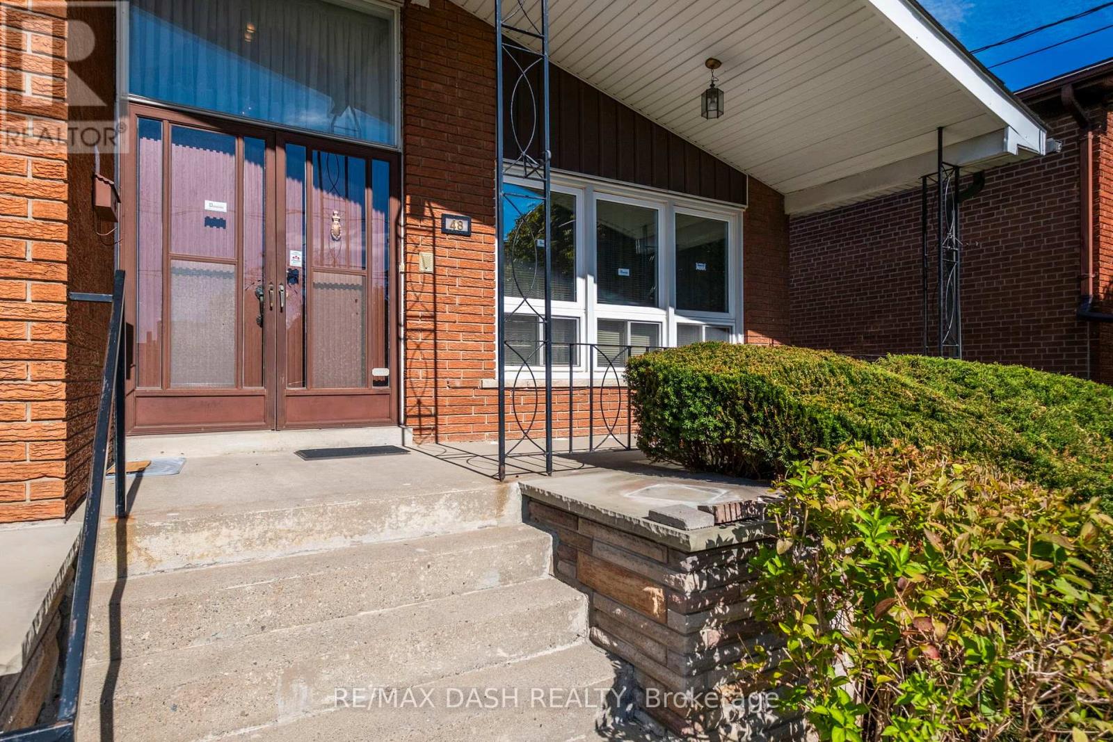 48 Russfax Drive, Toronto, Ontario  M2R 3B1 - Photo 4 - C12944238
