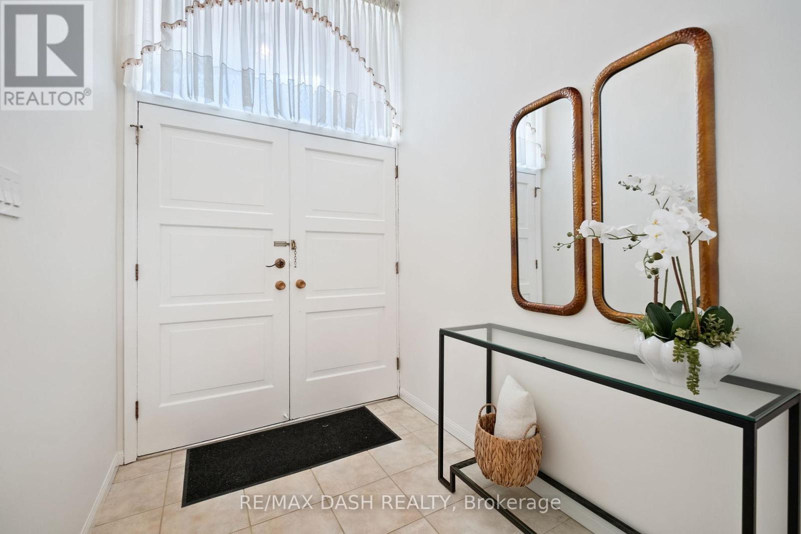 48 Russfax Drive, Toronto, Ontario  M2R 3B1 - Photo 5 - C12944238