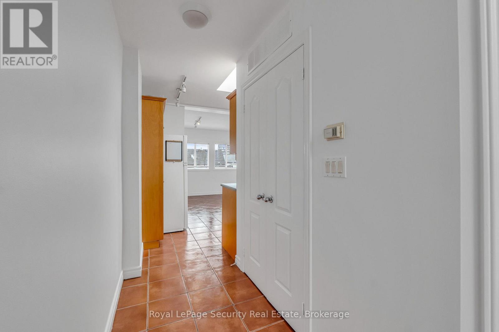 2nd Floor - 1115 College Street, Toronto, Ontario  M6H 1B5 - Photo 11 - C12944332