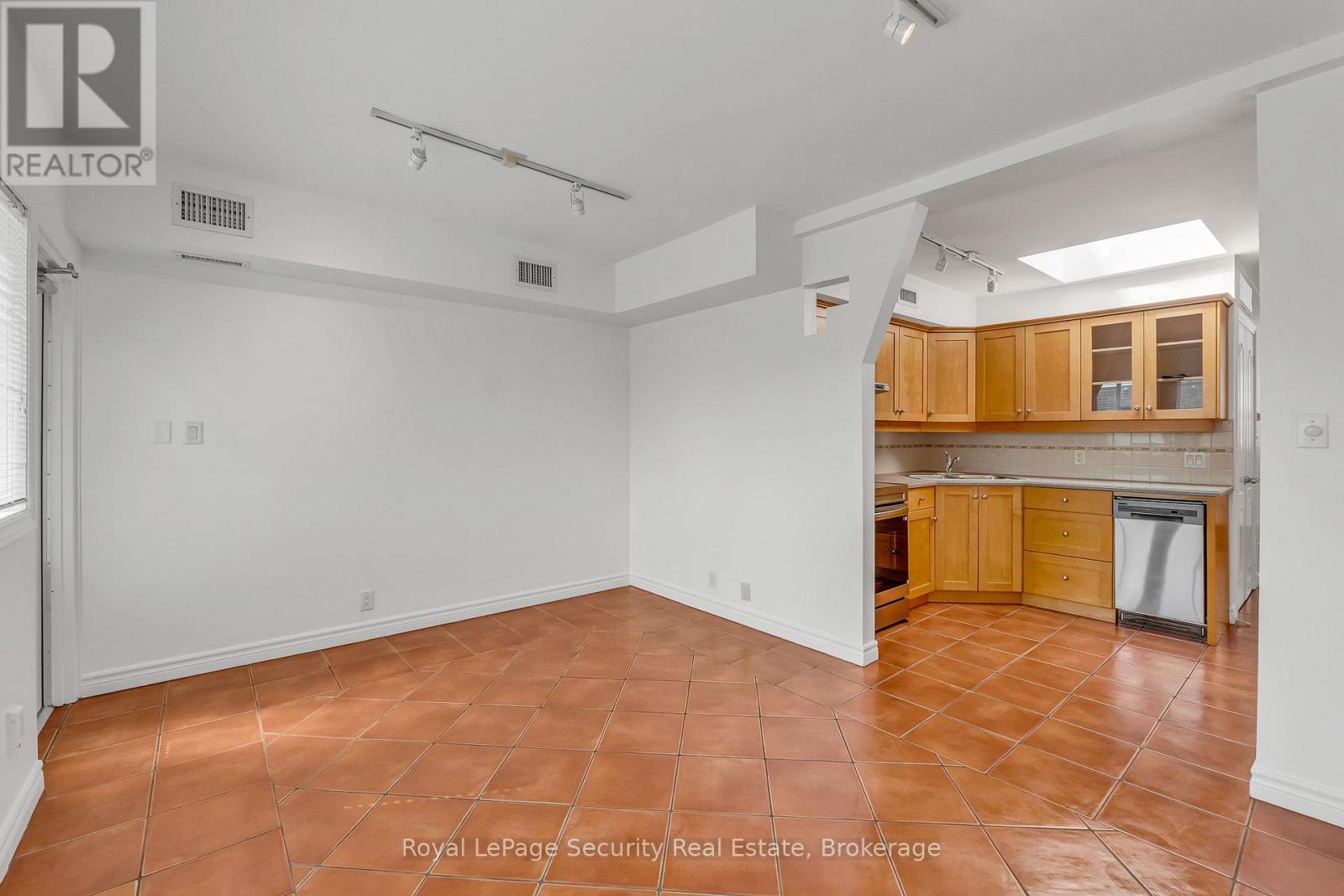 2nd Floor - 1115 College Street, Toronto, Ontario  M6H 1B5 - Photo 13 - C12944332