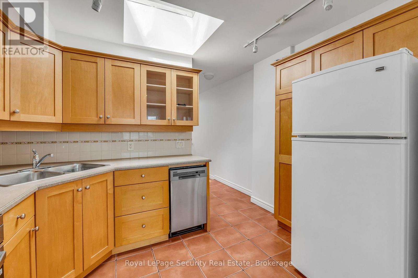 2nd Floor - 1115 College Street, Toronto, Ontario  M6H 1B5 - Photo 6 - C12944332