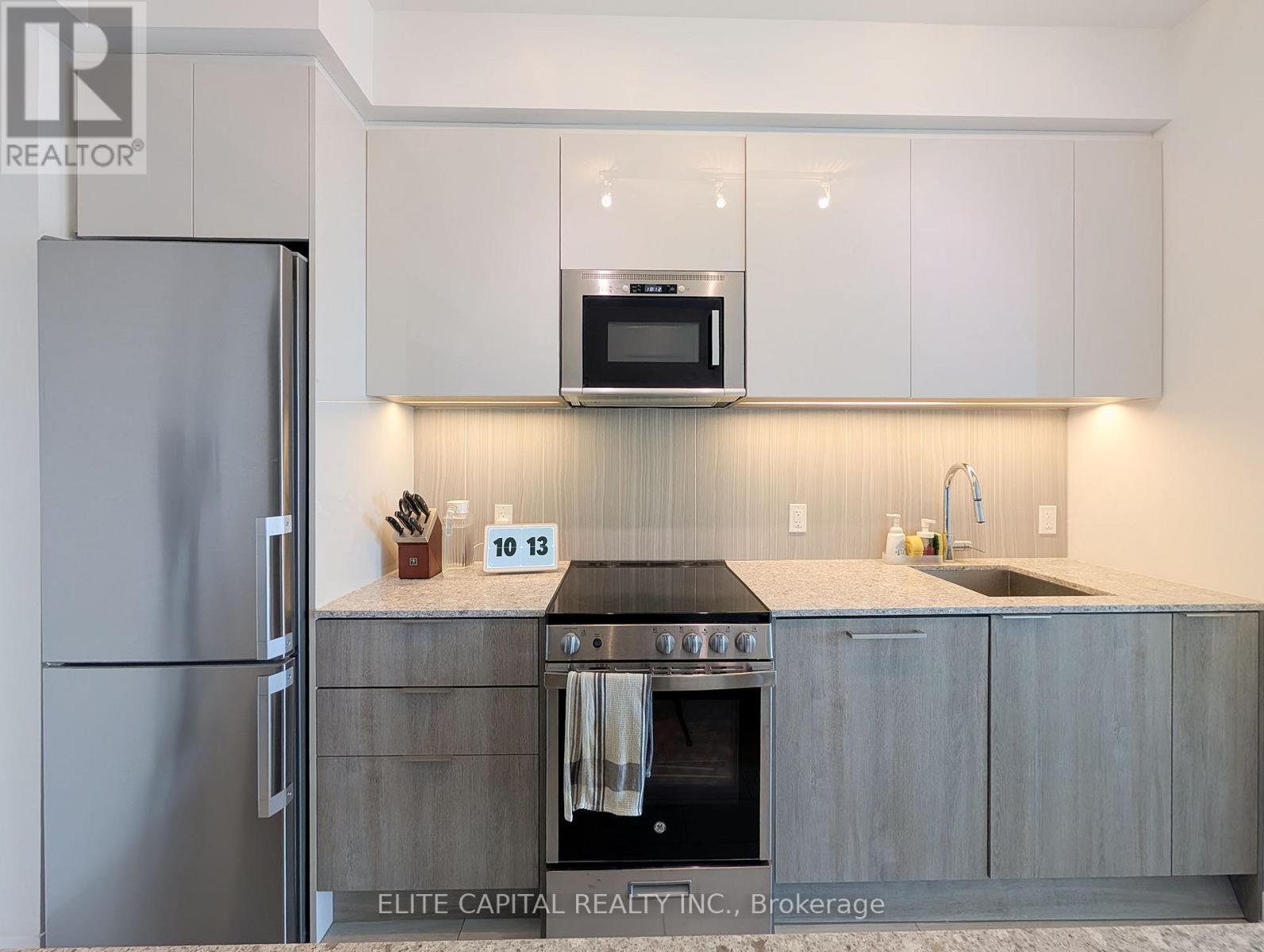 1010 - 31 Tippett Road, Toronto, Ontario  M3H 0C8 - Photo 3 - C12944356