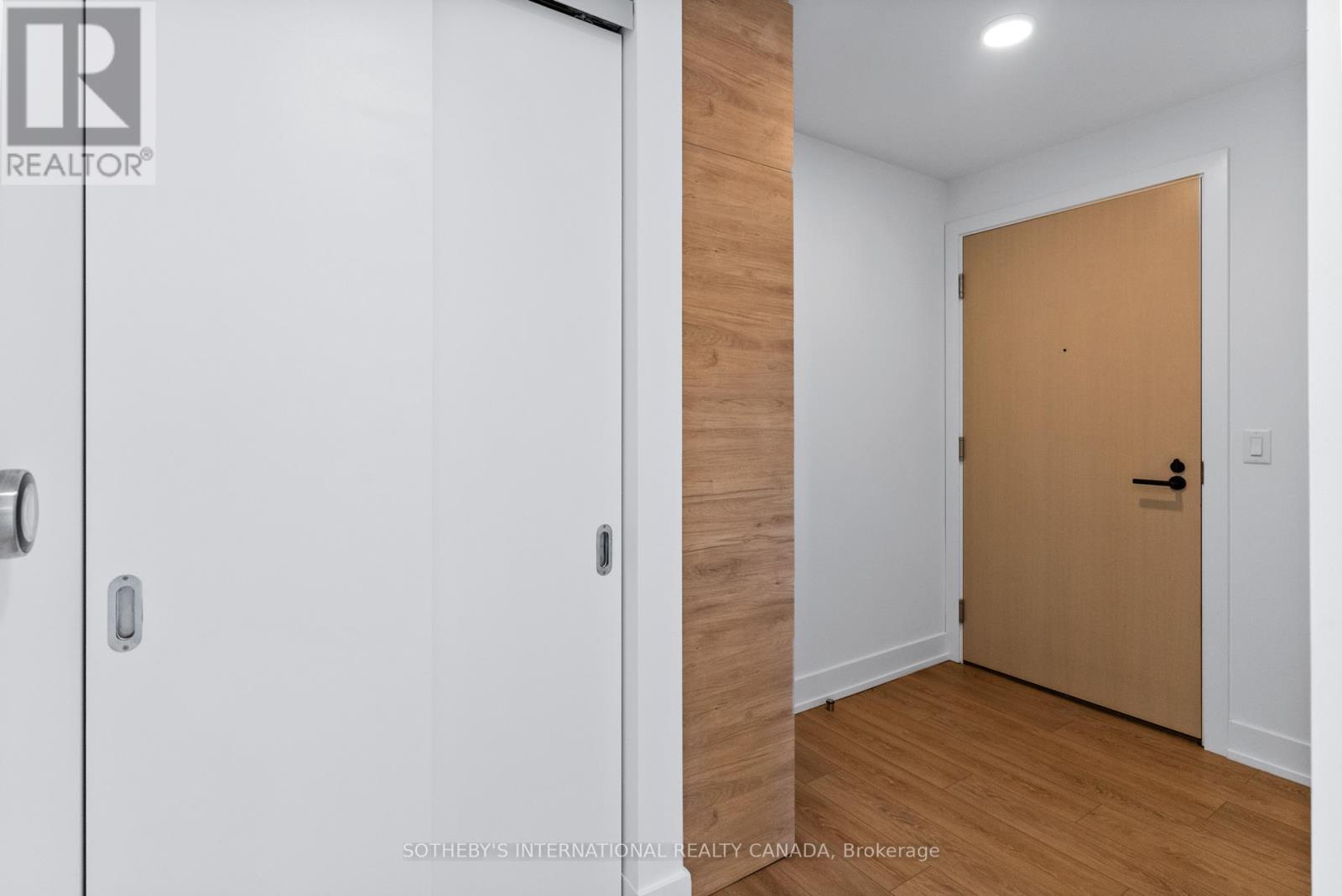 1902 - 200 Redpath Avenue, Toronto, Ontario  M4P 0E6 - Photo 2 - C12944416