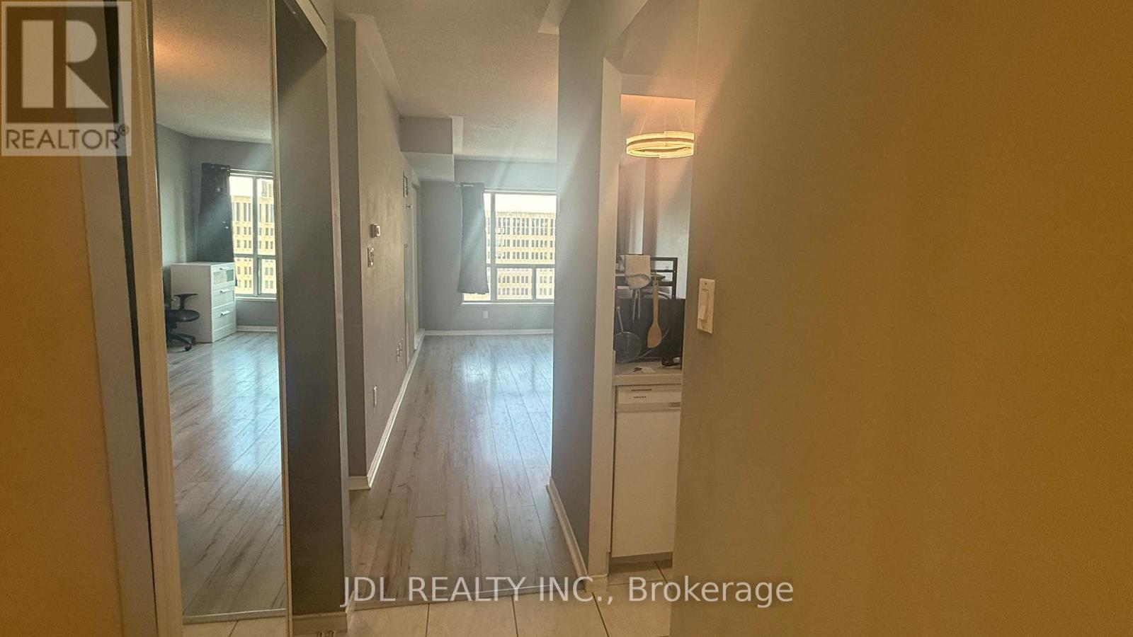 1610 - 887 Bay Street, Toronto, Ontario  M5S 3K4 - Photo 4 - C12944458