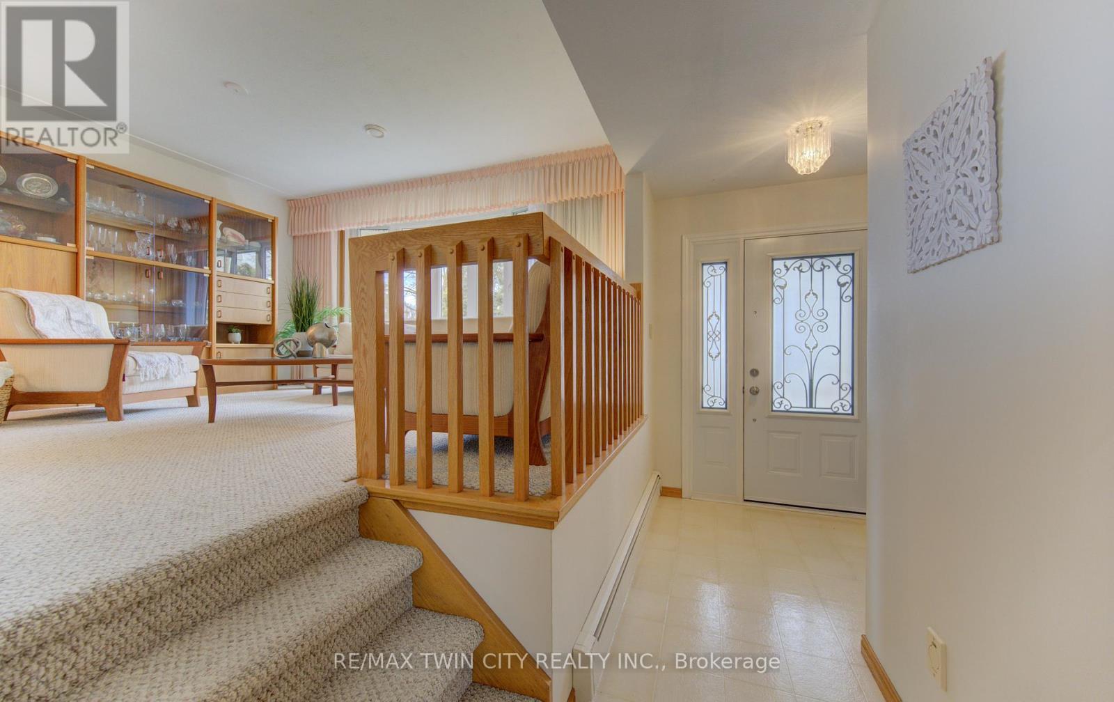 55 Coach Hill Drive, Kitchener, Ontario  N2E 1N7 - Photo 4 - X12940610