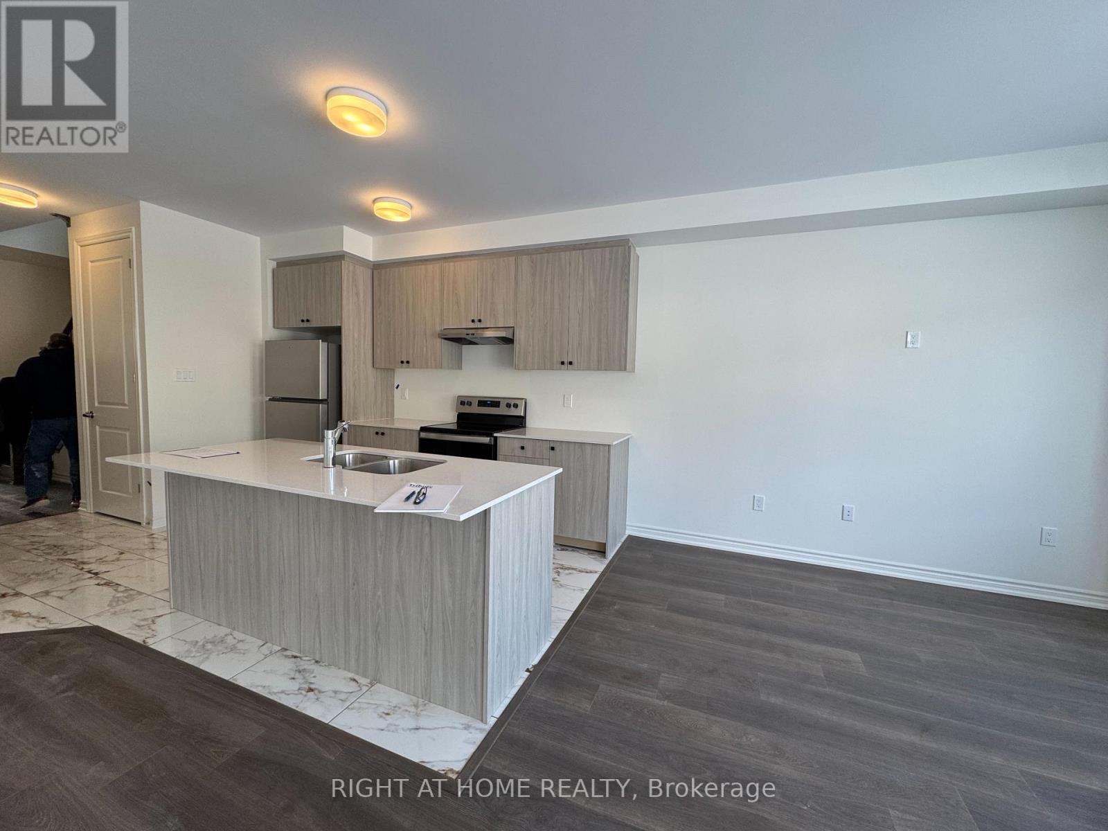 108 Sanderson Drive, Kawartha Lakes, Ontario  K9V 0S7 - Photo 10 - X12942068