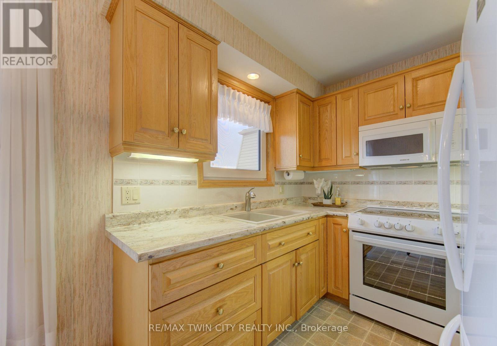 55 Coach Hill Drive, Kitchener, Ontario  N2E 1N7 - Photo 18 - X12940610