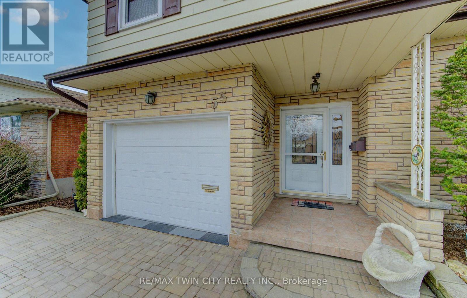 55 Coach Hill Drive, Kitchener, Ontario  N2E 1N7 - Photo 3 - X12940610