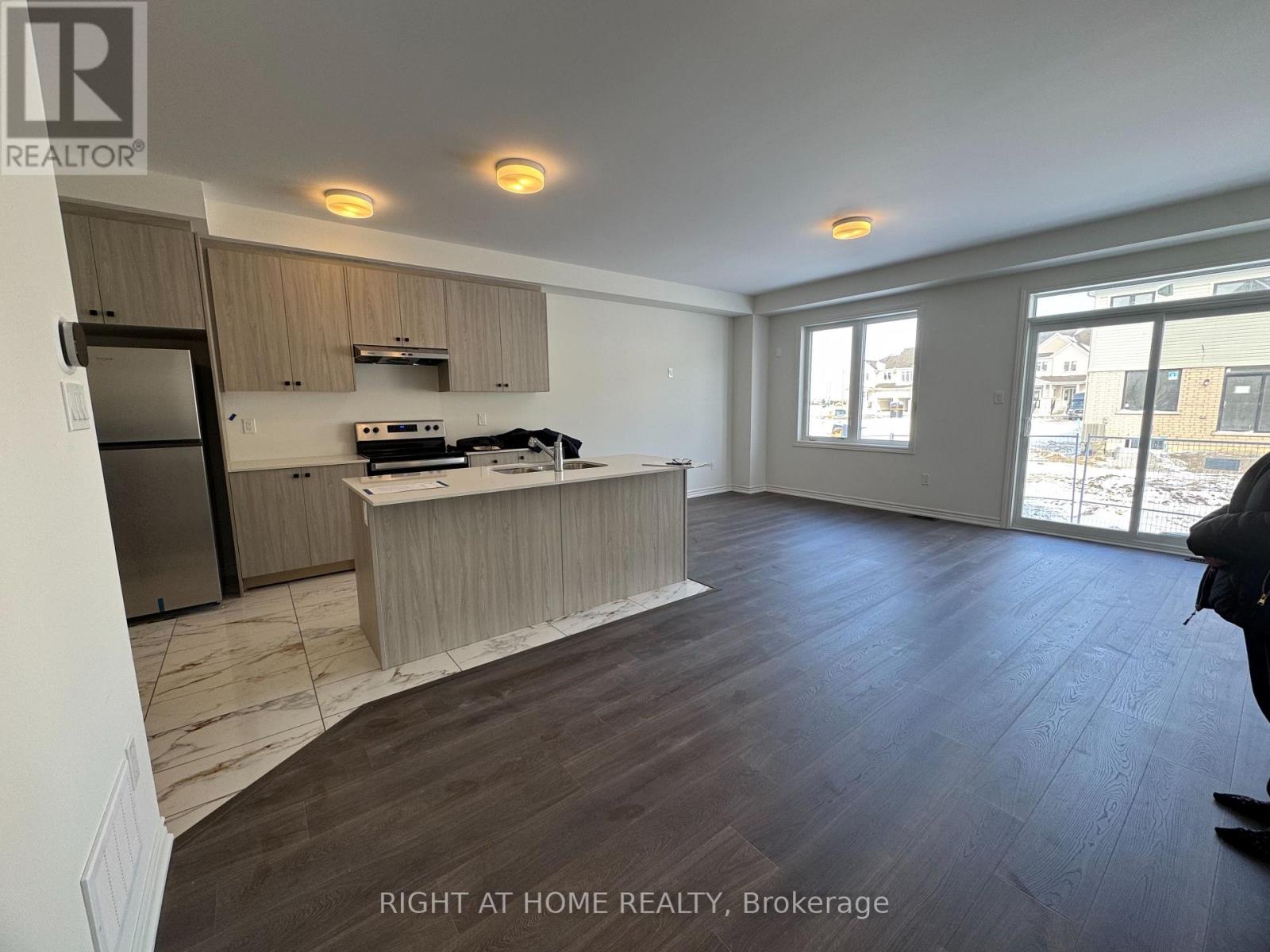 108 Sanderson Drive, Kawartha Lakes, Ontario  K9V 0S7 - Photo 8 - X12942068