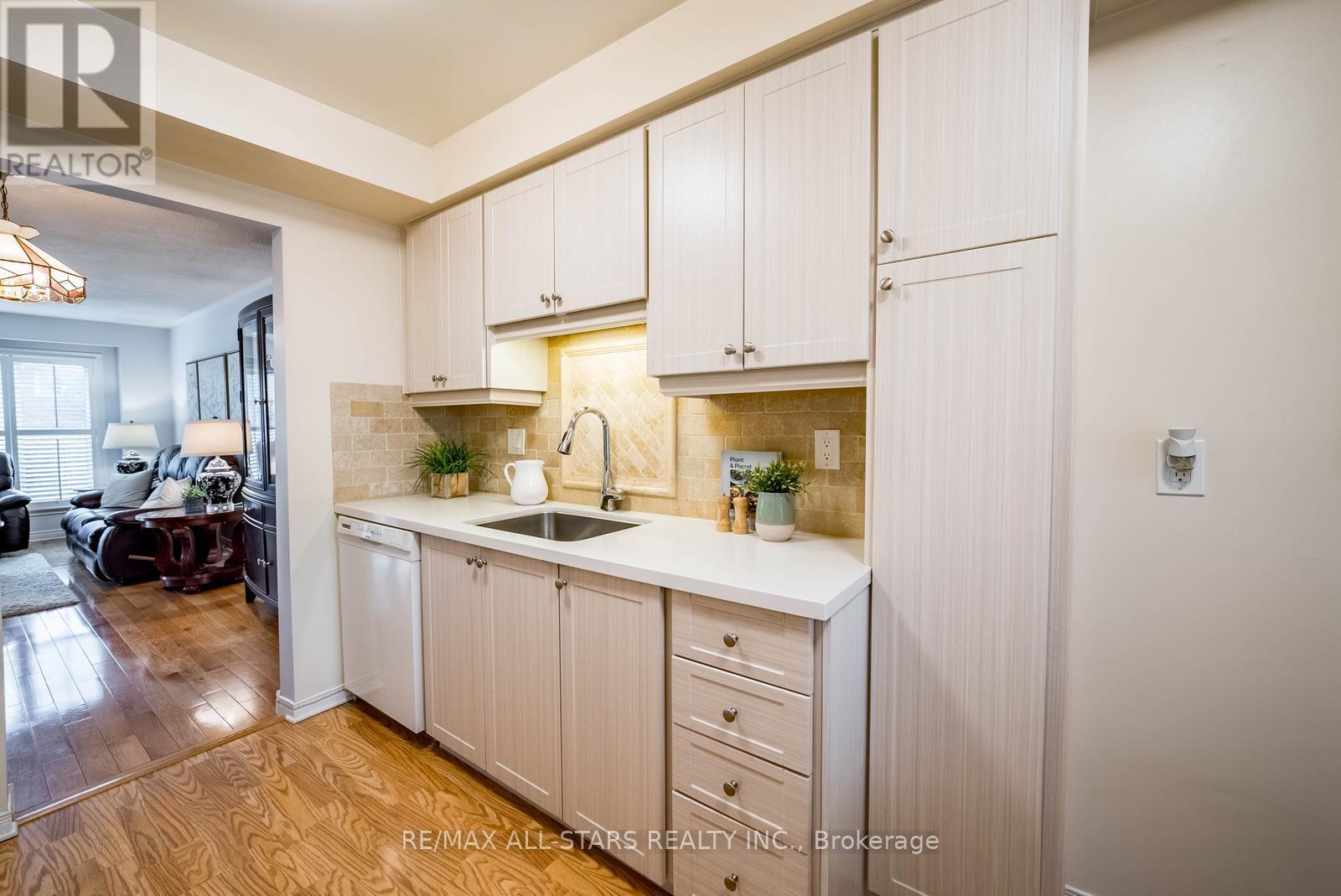 25 Thistlewaite Crescent, Toronto, Ontario  M1S 3Y8 - Photo 14 - E12944178