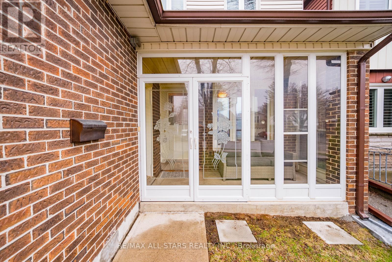 25 Thistlewaite Crescent, Toronto, Ontario  M1S 3Y8 - Photo 5 - E12944178
