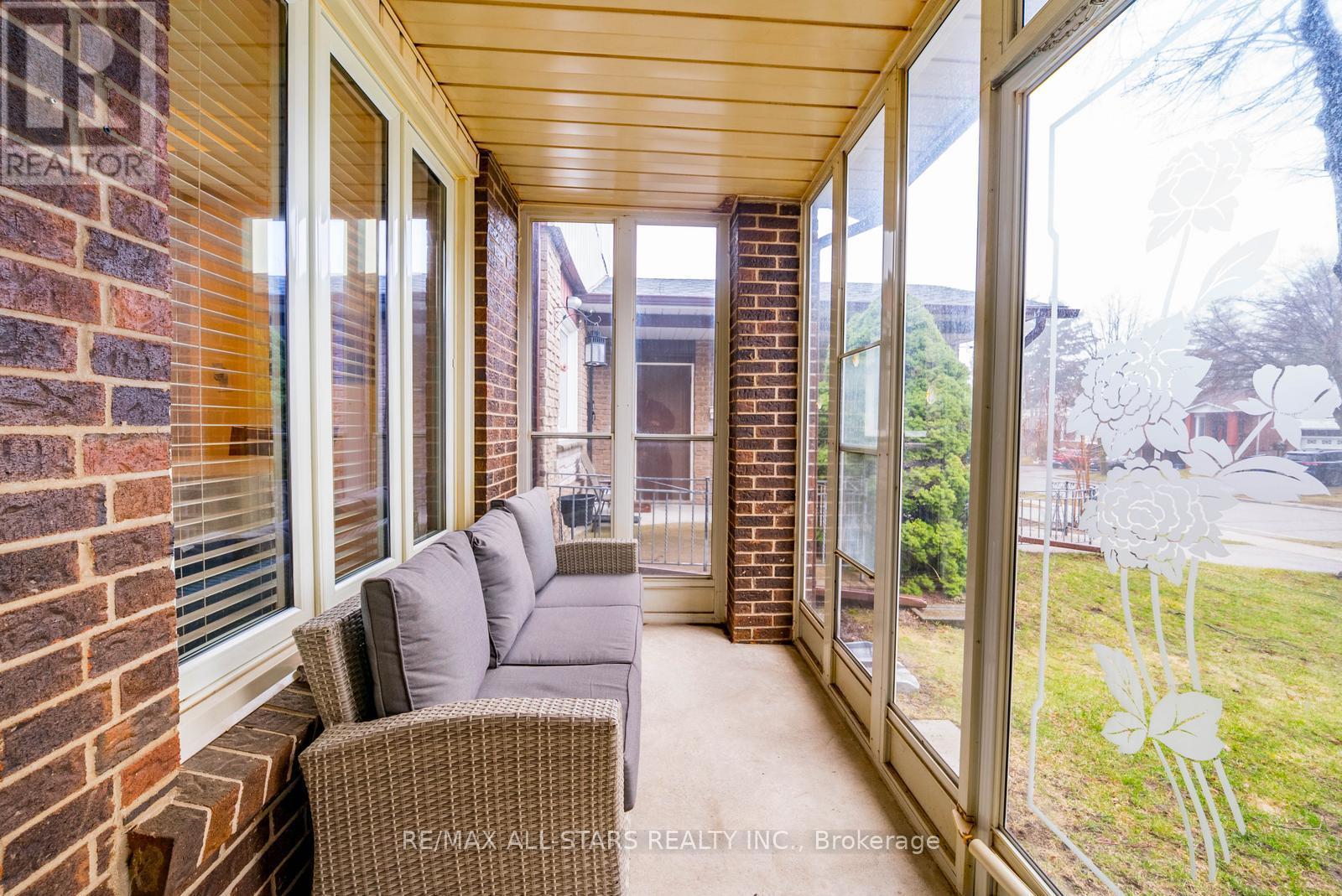 25 Thistlewaite Crescent, Toronto, Ontario  M1S 3Y8 - Photo 6 - E12944178