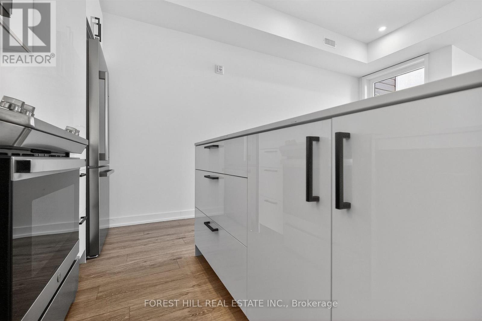 30 - 35 BIRCHCLIFF AVENUE Toronto (Birchcliffe-Cliffside), ON M1N 0C1