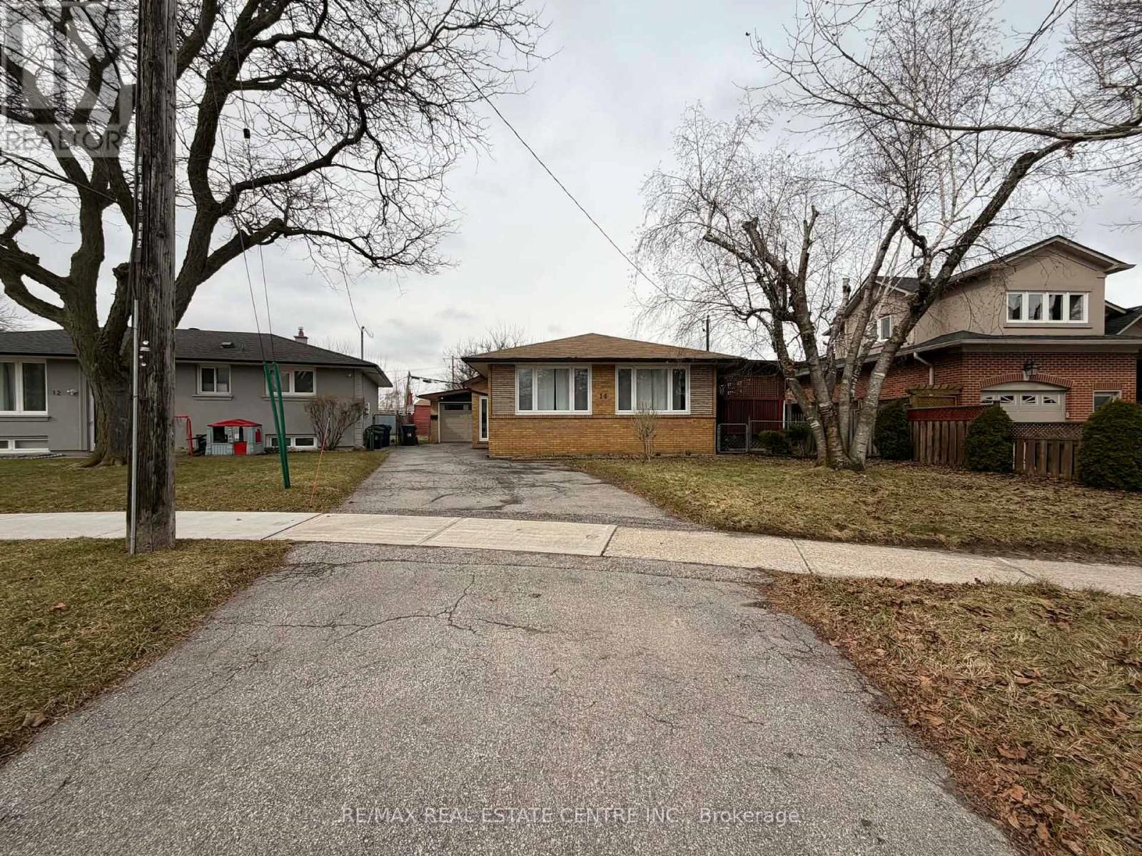 14 Cora Crescent, Toronto, Ontario  M1P 4M4 - Photo 2 - E12944388