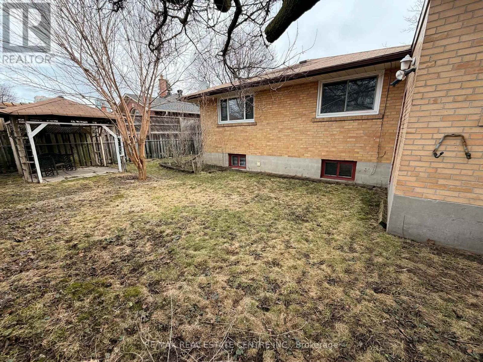 14 Cora Crescent, Toronto, Ontario  M1P 4M4 - Photo 3 - E12944388