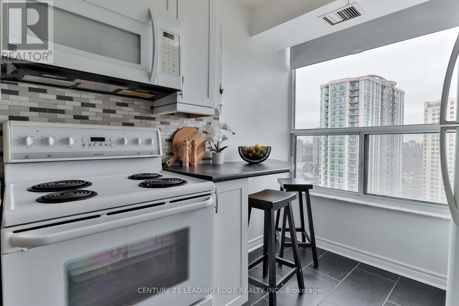 1804 - 2365 Kennedy Road, Toronto, Ontario  M1T 3S6 - Photo 17 - E12944408