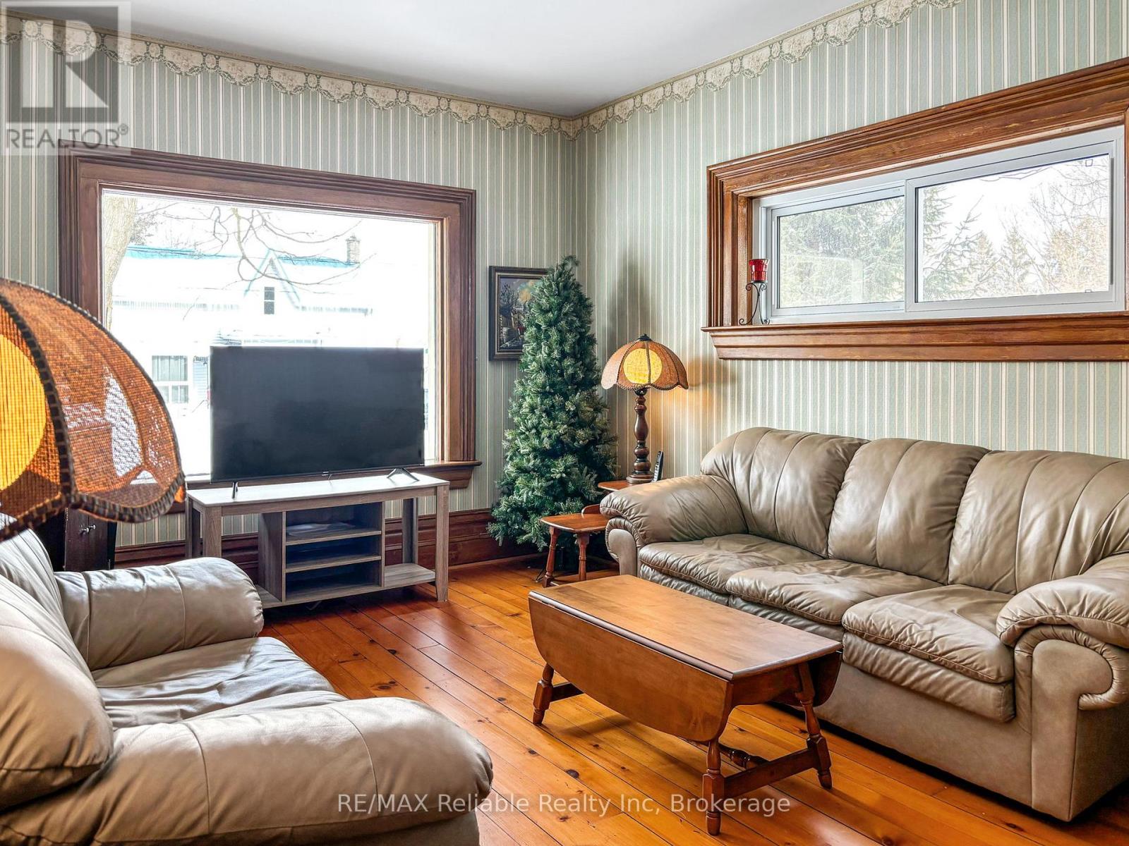 293 Drummond Street, North Huron, Ontario  N0M 1H0 - Photo 8 - X12772290