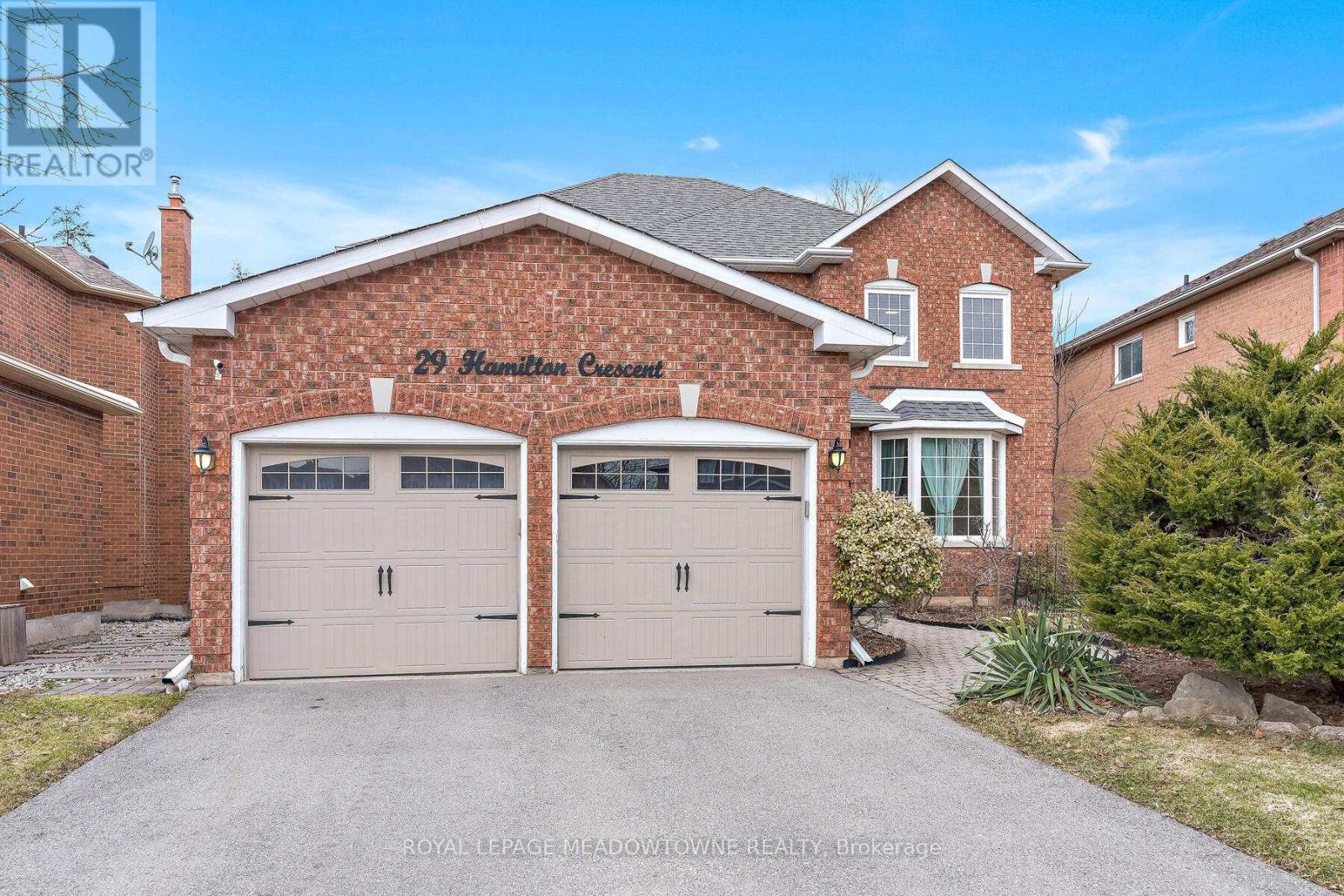 29 Hamilton Crescent, Halton Hills, Ontario  L7G 5K9 - Photo 2 - W12940074