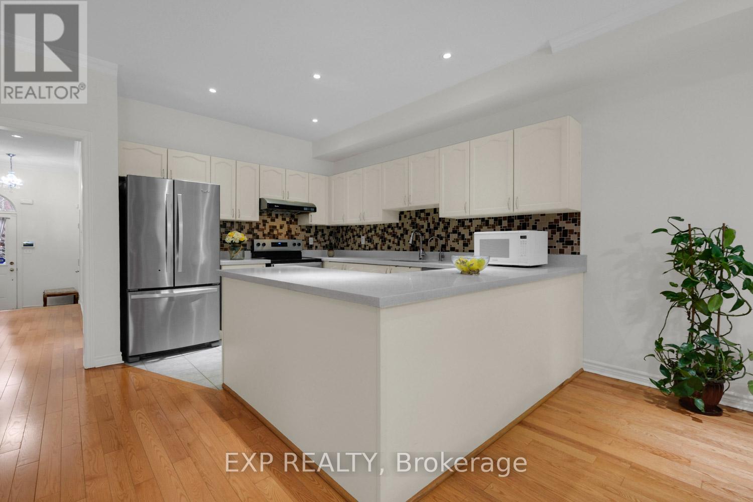 24 Williams Street, Markham, Ontario  L6C 0C2 - Photo 6 - N12944186