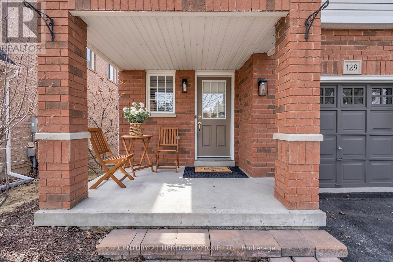 129 Hartford Crescent, Newmarket, Ontario  L3X 2Z4 - Photo 4 - N12944230