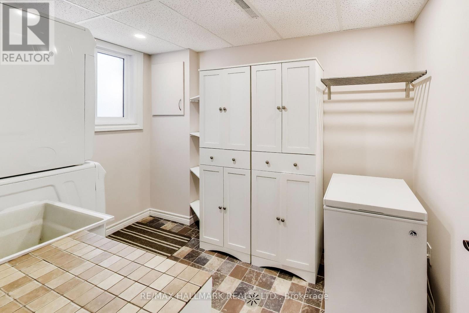 94 William Curtis Circle, Newmarket, Ontario  L3Y 8L6 - Photo 10 - N12944256