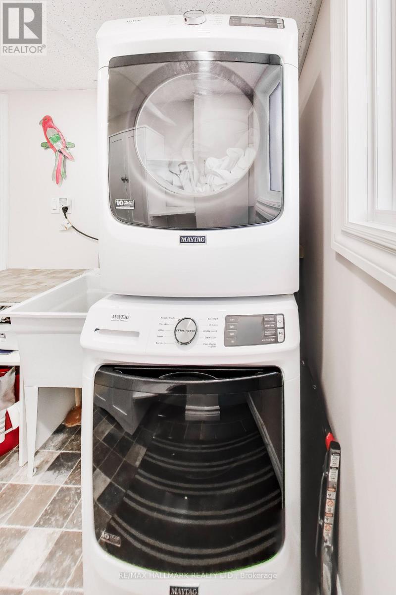 94 William Curtis Circle, Newmarket, Ontario  L3Y 8L6 - Photo 11 - N12944256