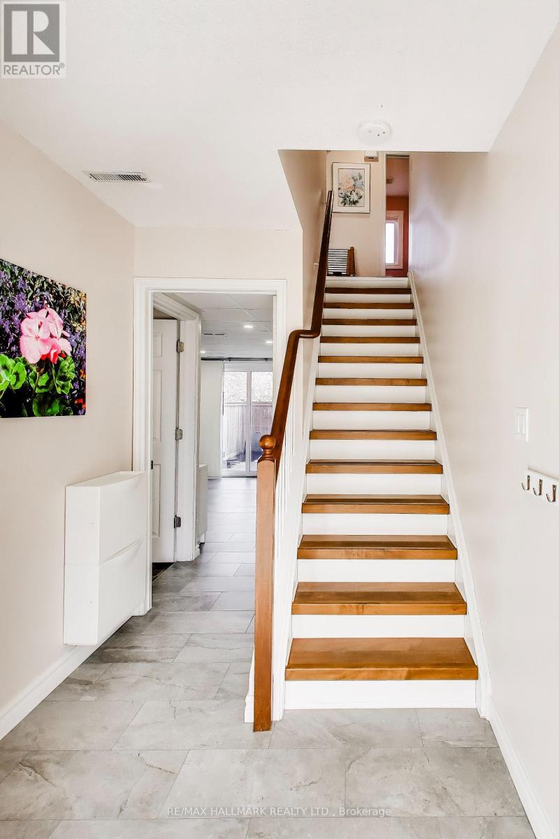 94 William Curtis Circle, Newmarket, Ontario  L3Y 8L6 - Photo 5 - N12944256