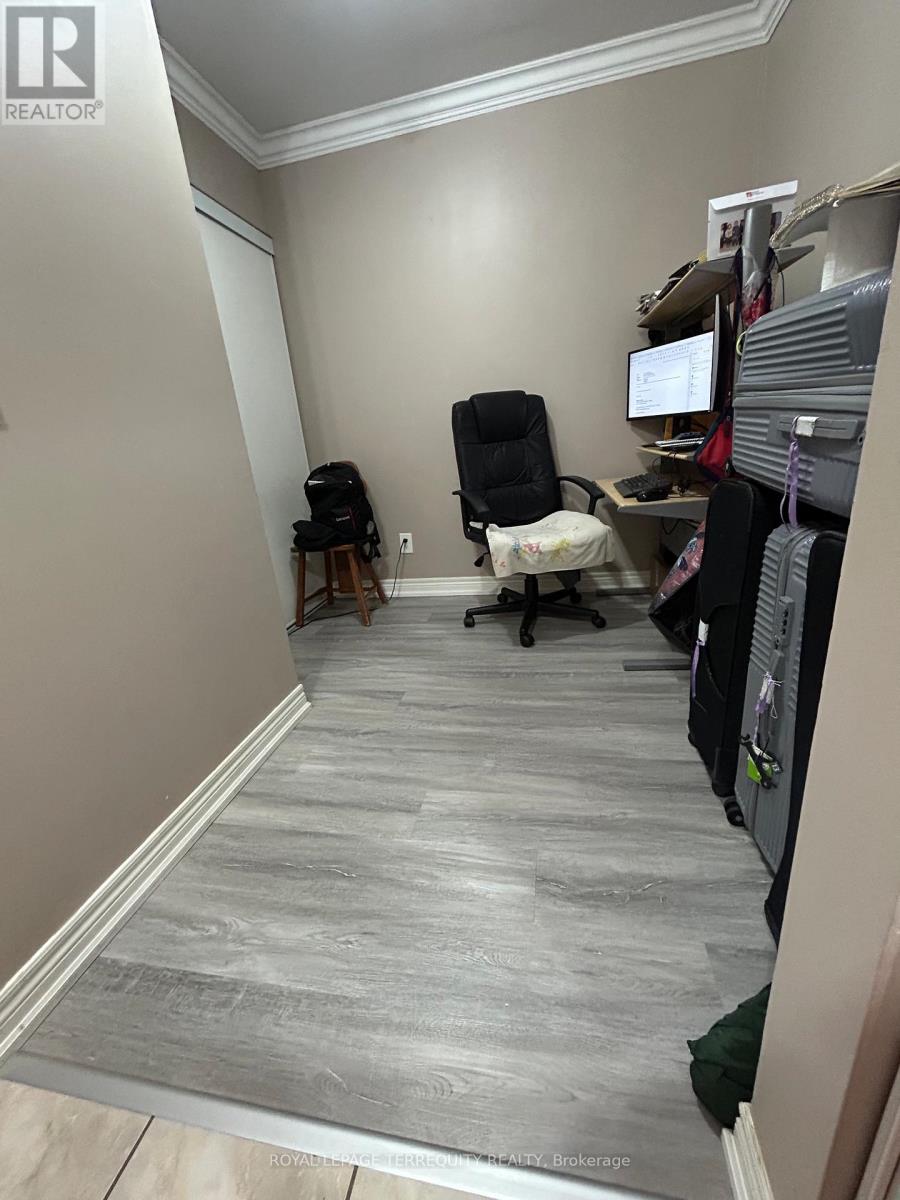 610 - 60 Disera Drive, Vaughan, Ontario  L4J 9G1 - Photo 5 - N12944258