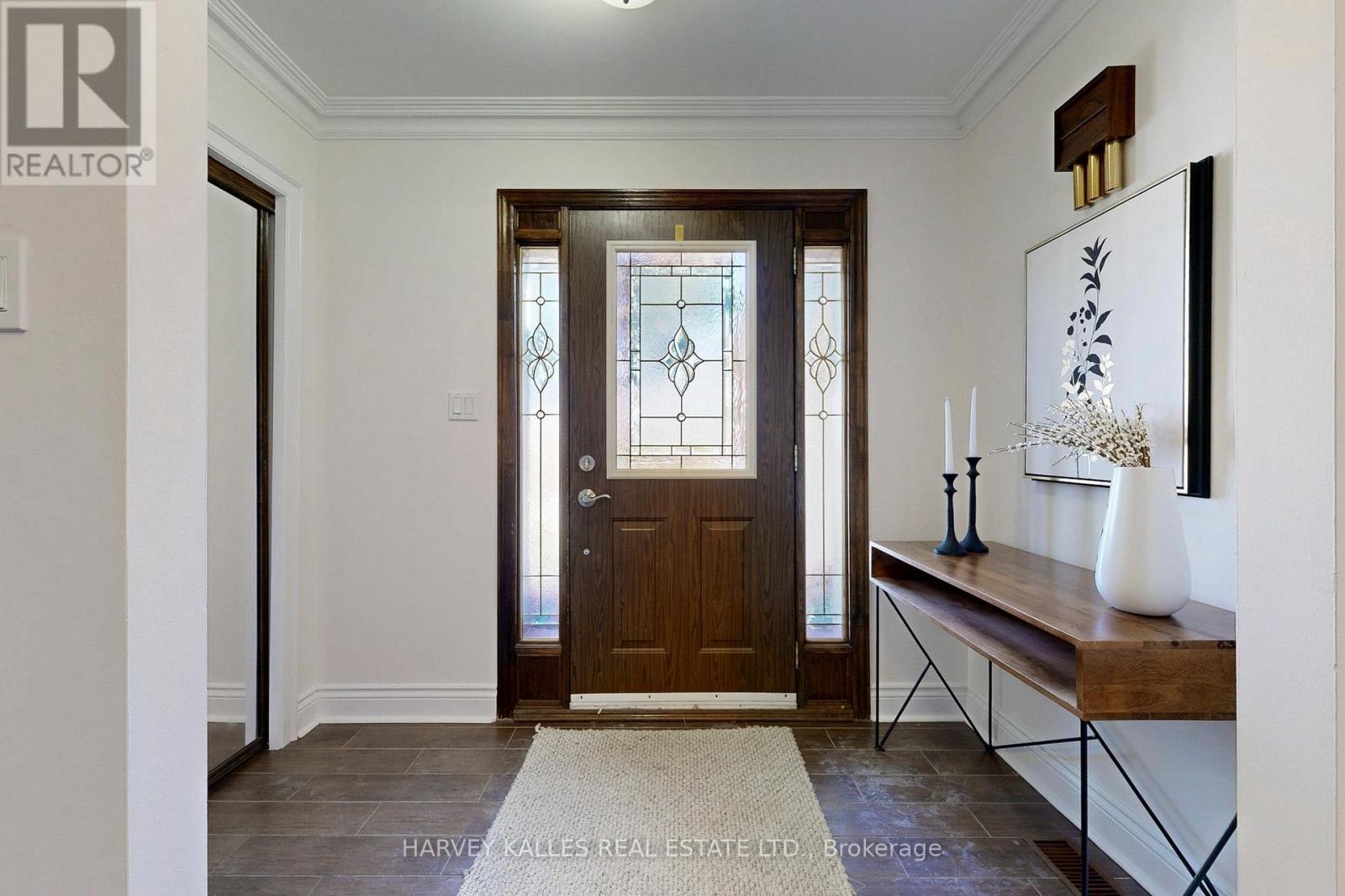 62 Dersingham Crescent, Markham (German Mills), Ontario  L3T 4E8 - Photo 2 - N12944330