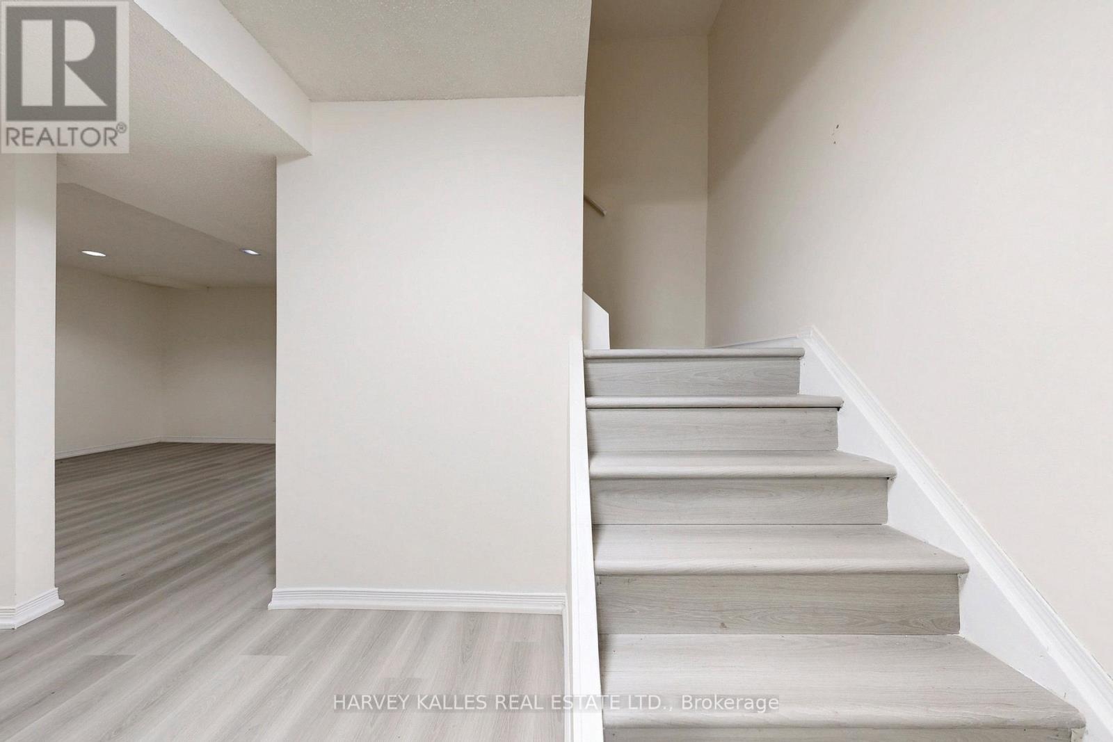 62 Dersingham Crescent, Markham (German Mills), Ontario  L3T 4E8 - Photo 22 - N12944330