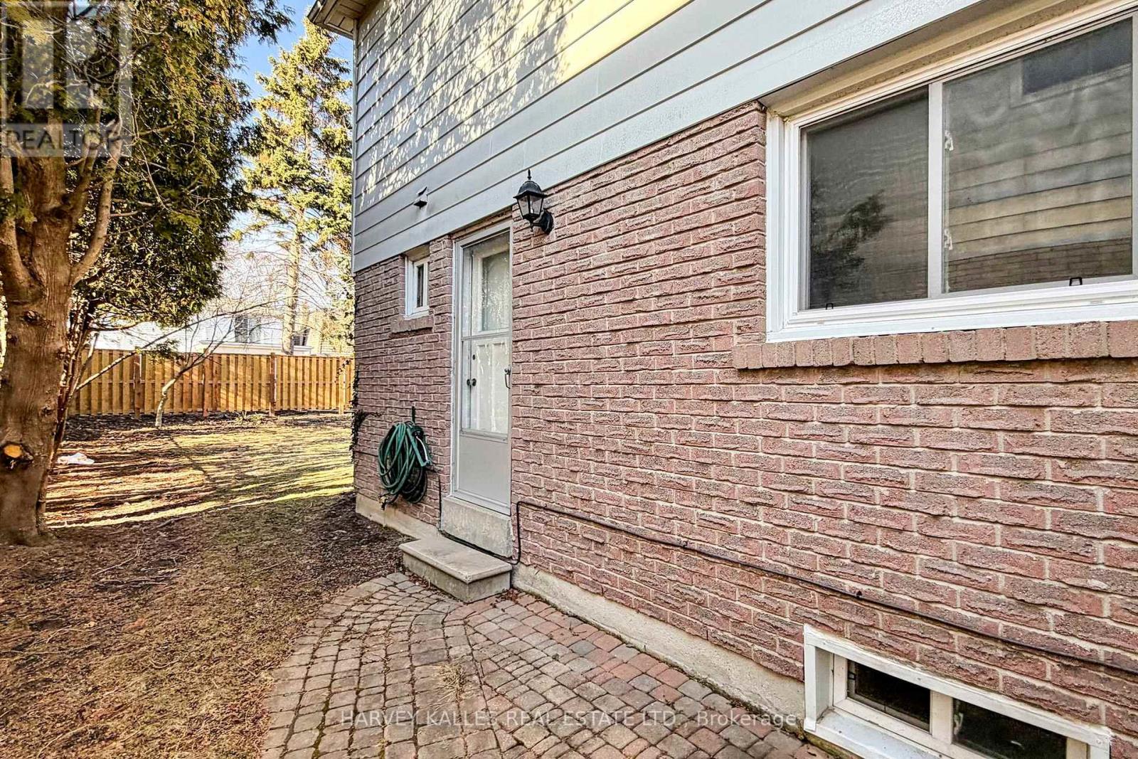 62 Dersingham Crescent, Markham (German Mills), Ontario  L3T 4E8 - Photo 29 - N12944330