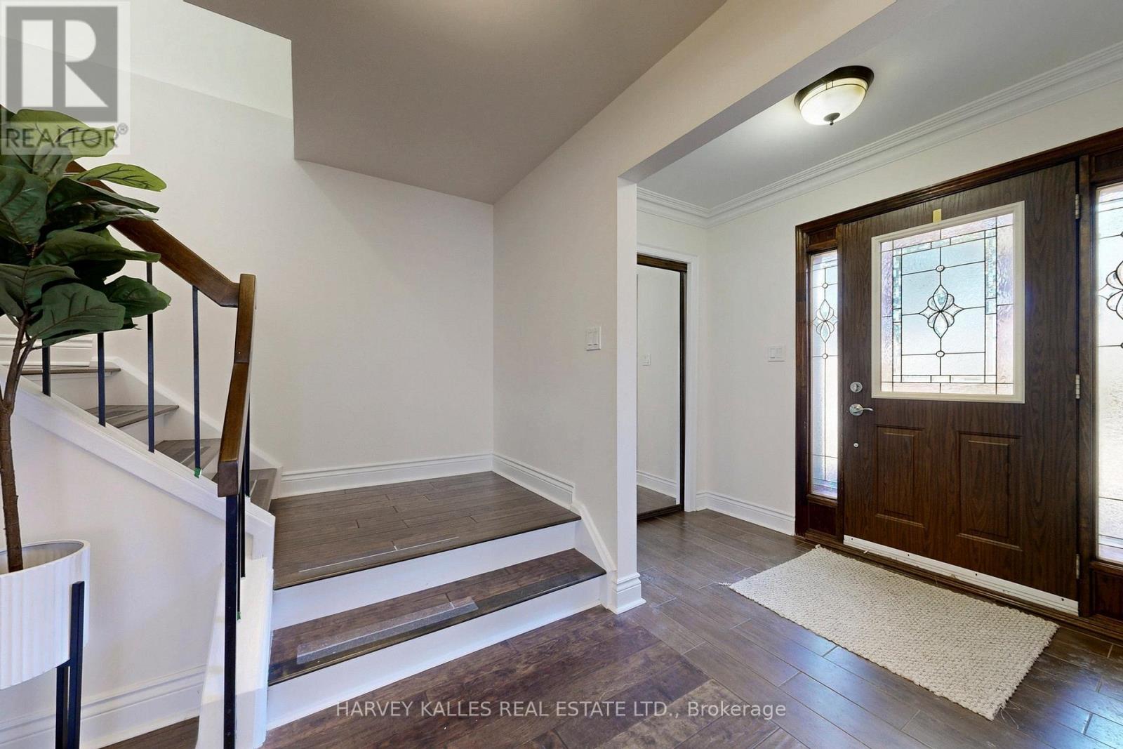 62 Dersingham Crescent, Markham (German Mills), Ontario  L3T 4E8 - Photo 3 - N12944330