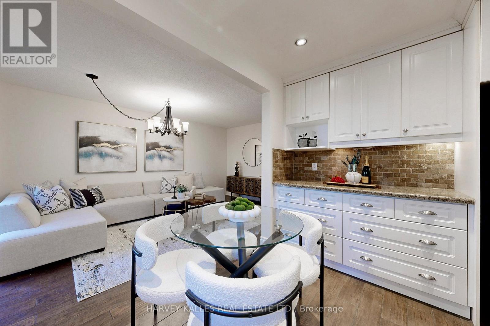 62 Dersingham Crescent, Markham (German Mills), Ontario  L3T 4E8 - Photo 8 - N12944330