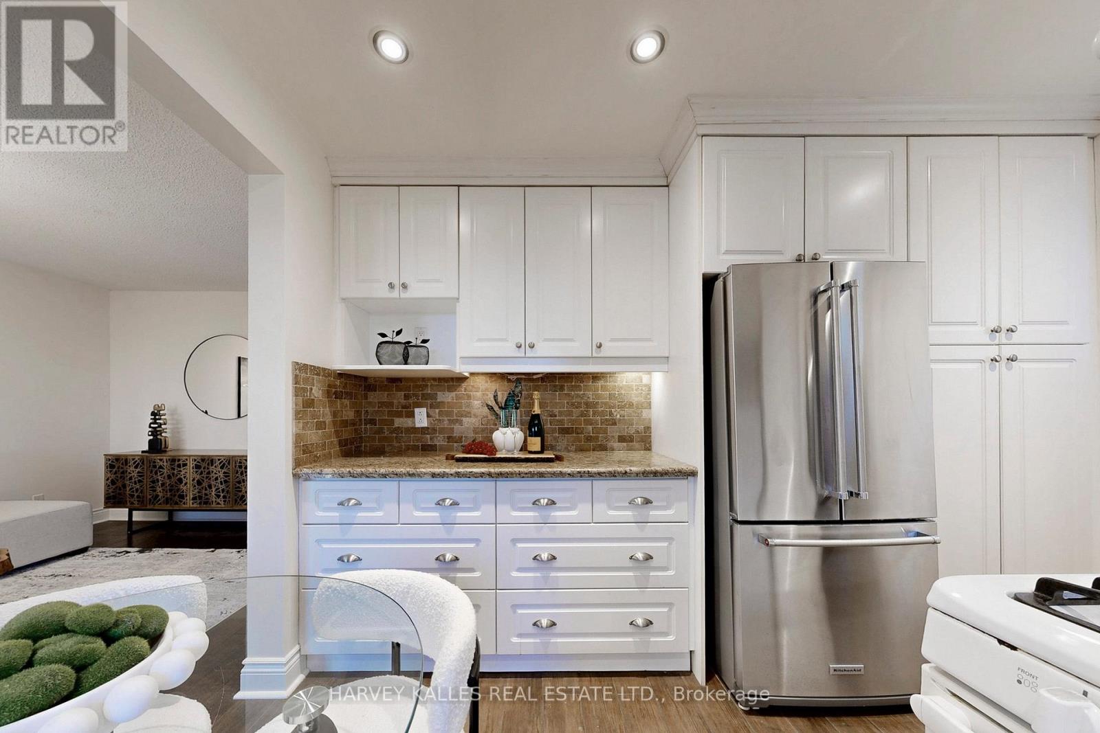 62 Dersingham Crescent, Markham (German Mills), Ontario  L3T 4E8 - Photo 9 - N12944330