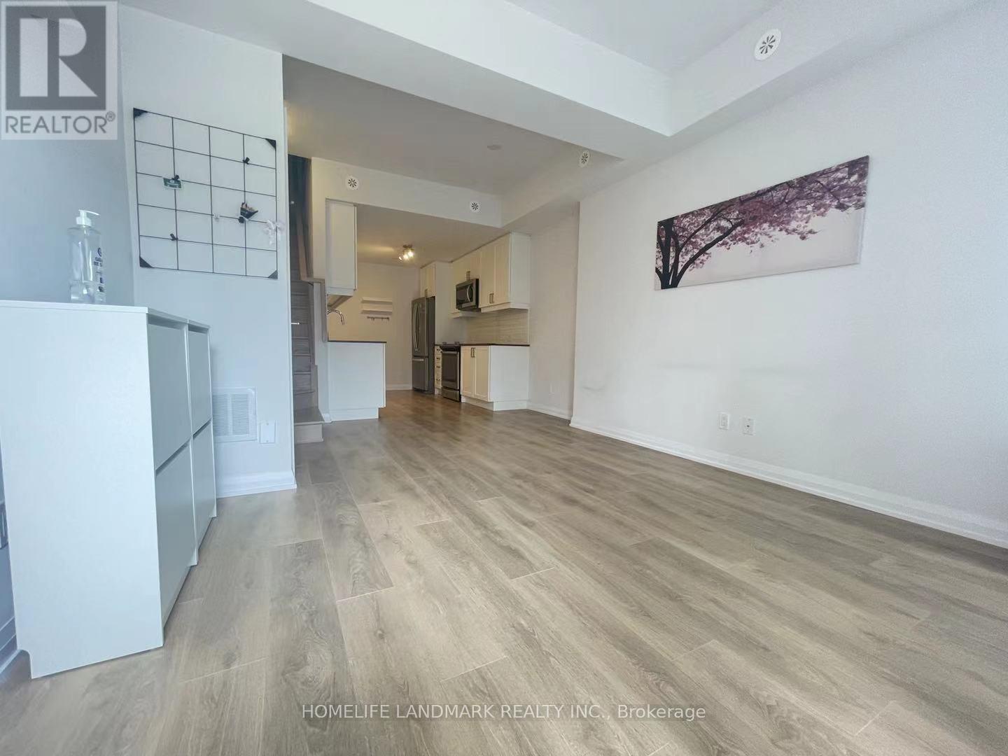 Th 60 - 1060 Portage Parkway E, Vaughan, Ontario  L4K 0K3 - Photo 2 - N12944468