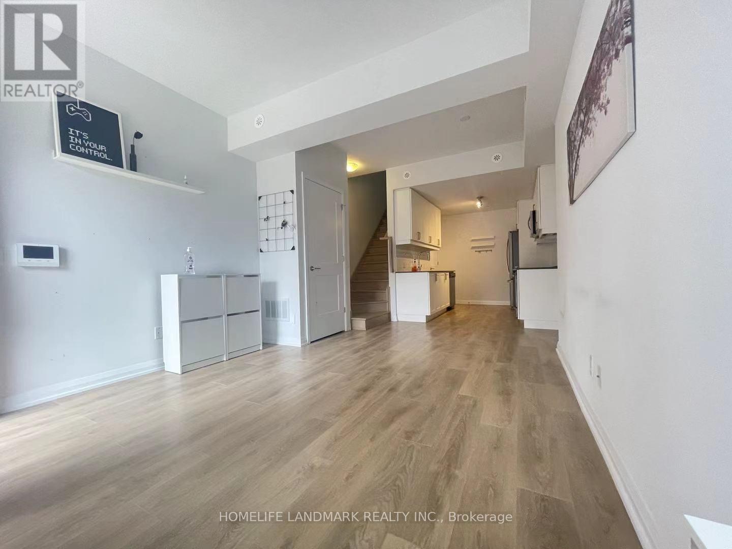 Th 60 - 1060 Portage Parkway E, Vaughan, Ontario  L4K 0K3 - Photo 3 - N12944468