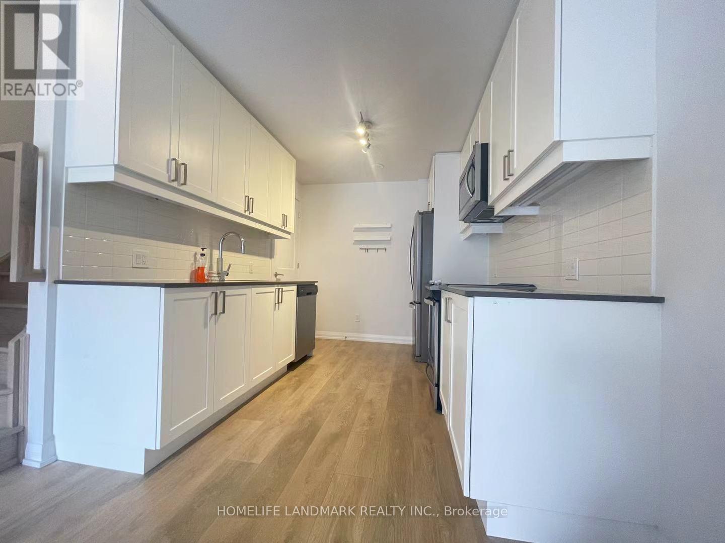 Th 60 - 1060 Portage Parkway E, Vaughan, Ontario  L4K 0K3 - Photo 4 - N12944468